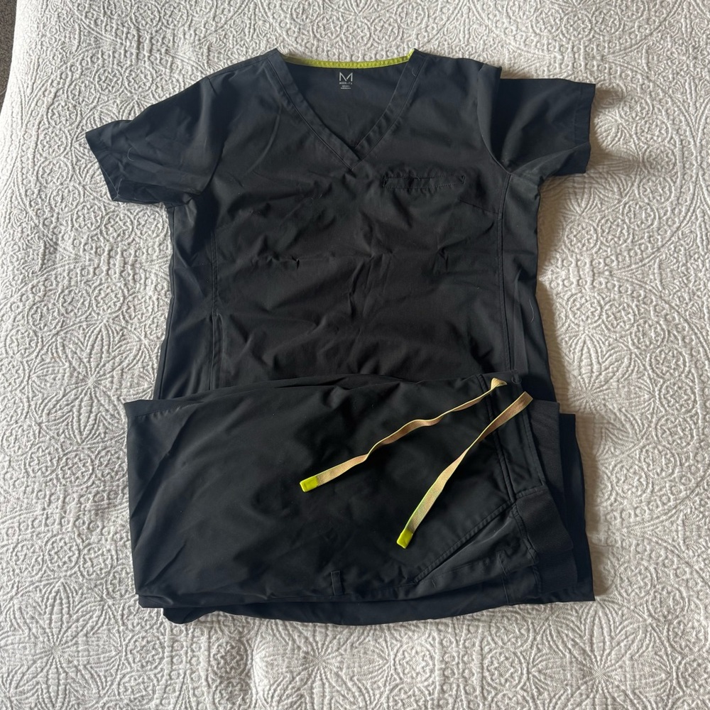 Medelita Scrubs Set - Pants and Top
